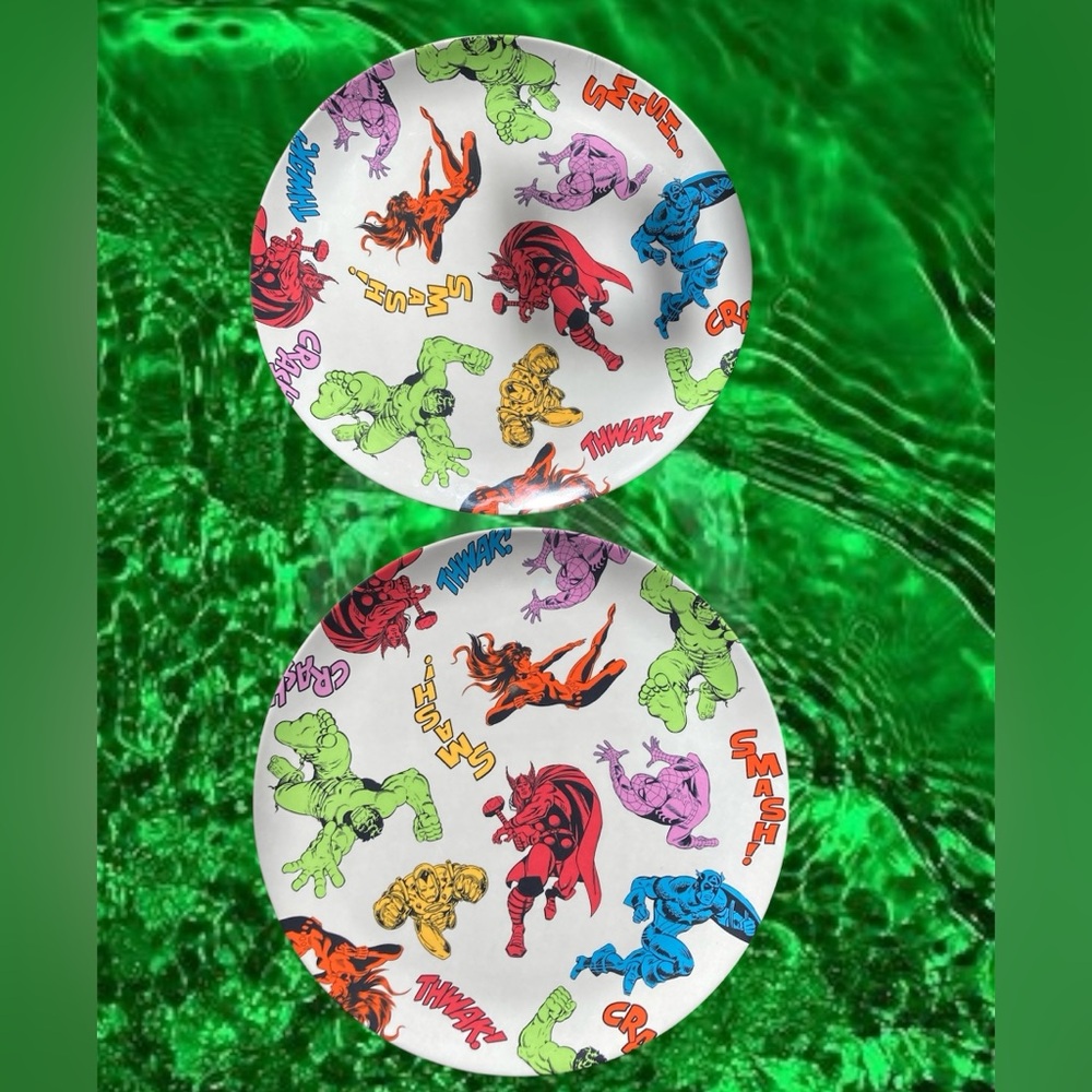 Set of 2 Marvel plates